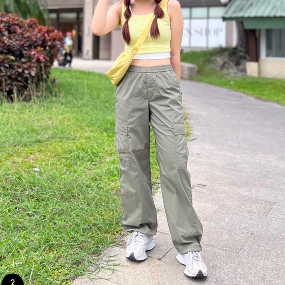 UNIQLO Easy Cargo Pants in Natural Cream Adjustable Hems Women's Size L - Picture 12 of 15